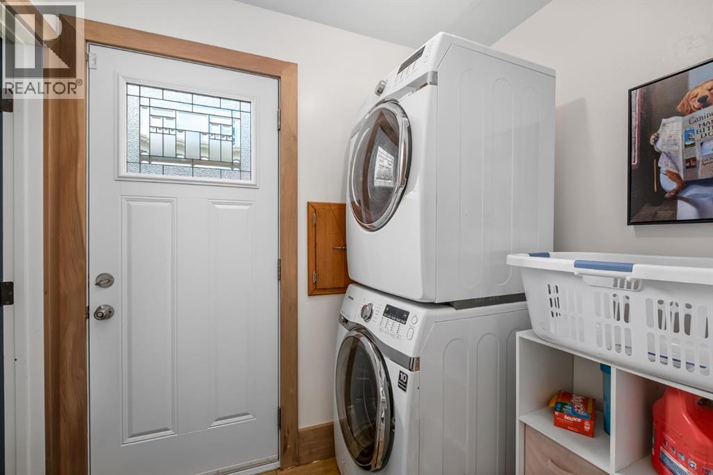 Single Family House 4 Level for Sale in  Vallance Crescent NW Varsity Calgary 