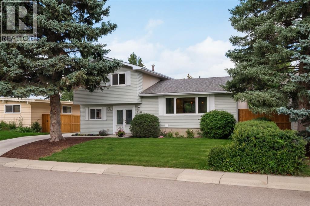 Single Family House 4 Level for Sale in  Vallance Crescent NW Varsity Calgary 