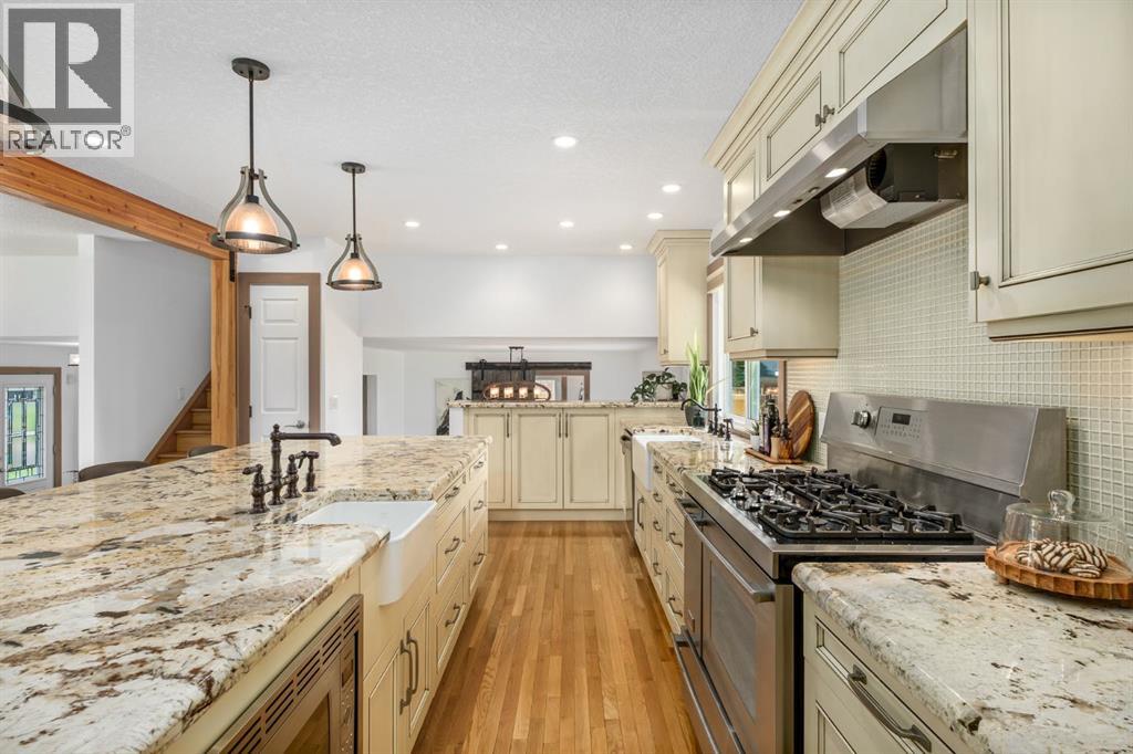 Single Family House 4 Level for Sale in  Vallance Crescent NW Varsity Calgary 