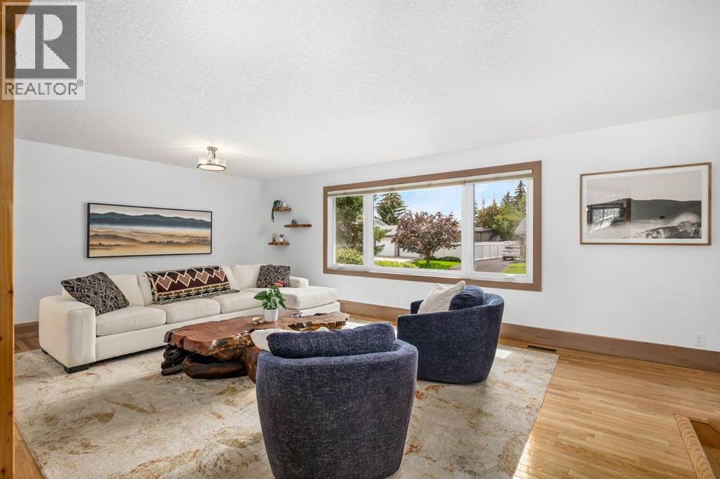 Single Family House 4 Level for Sale in  Vallance Crescent NW Varsity Calgary 