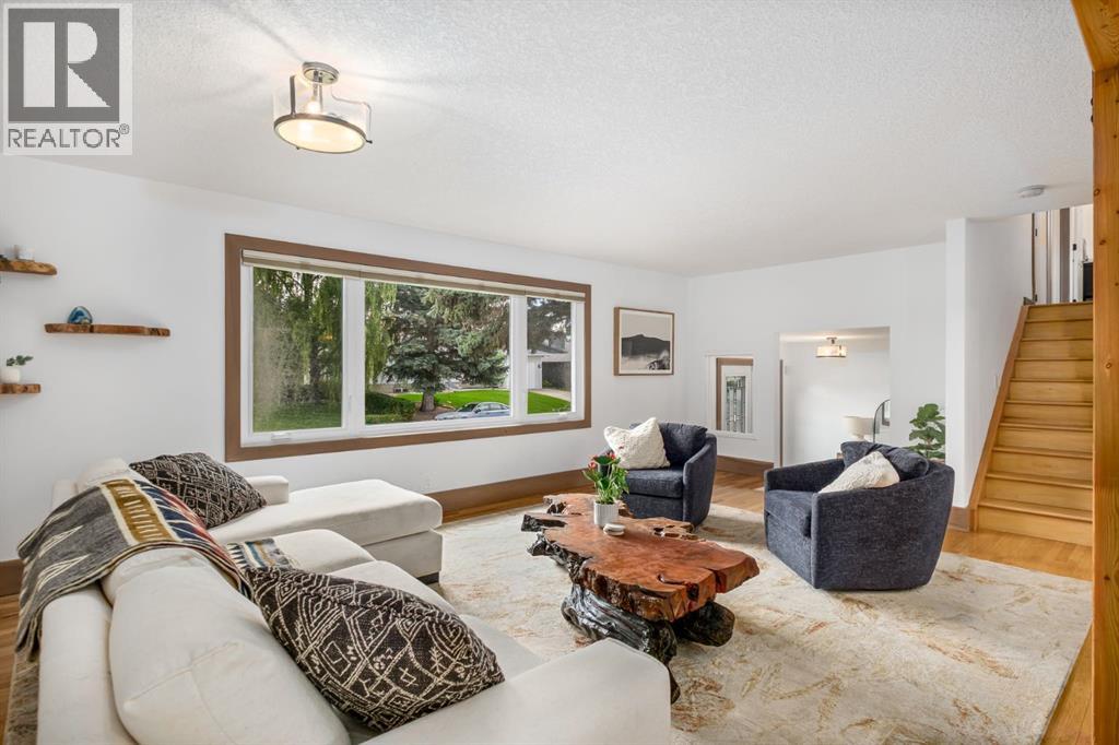 Single Family House 4 Level for Sale in  Vallance Crescent NW Varsity Calgary 