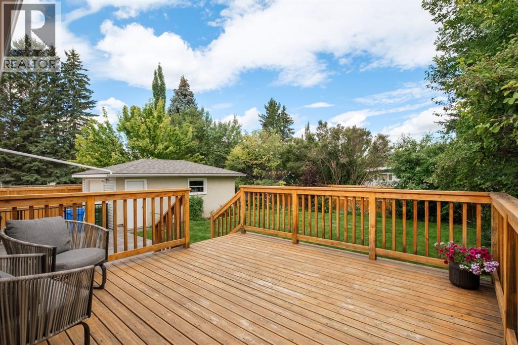 Single Family House 4 Level for Sale in  Vallance Crescent NW Varsity Calgary 