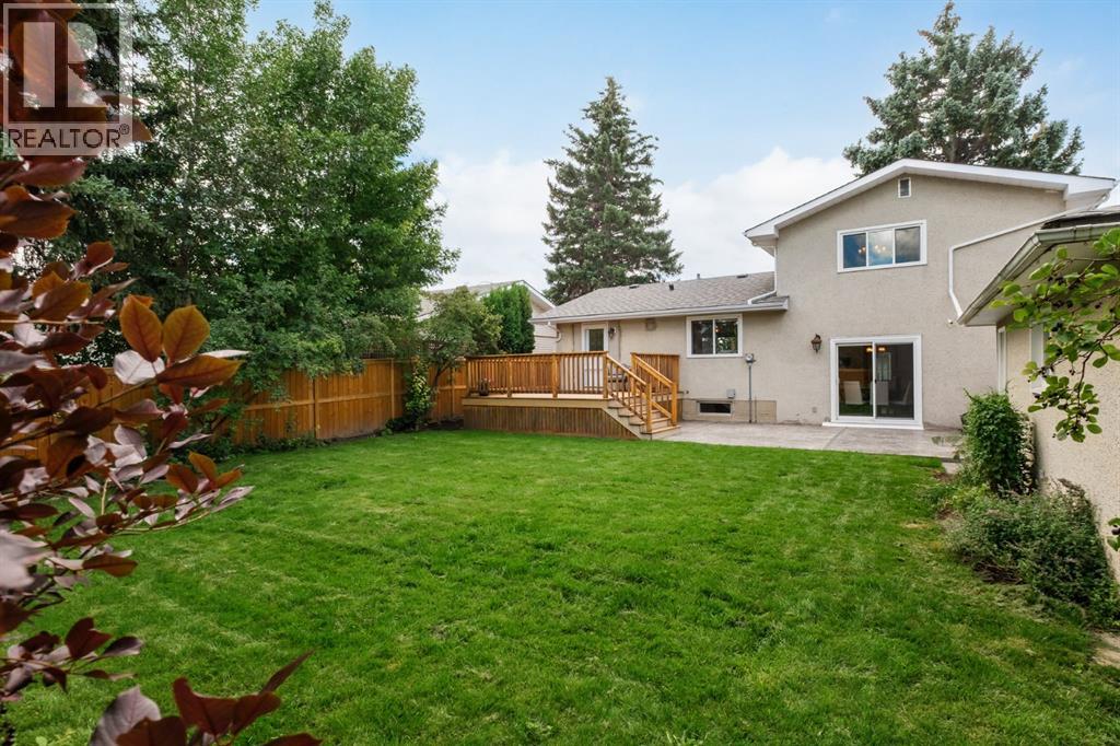 Single Family House 4 Level for Sale in  Vallance Crescent NW Varsity Calgary 