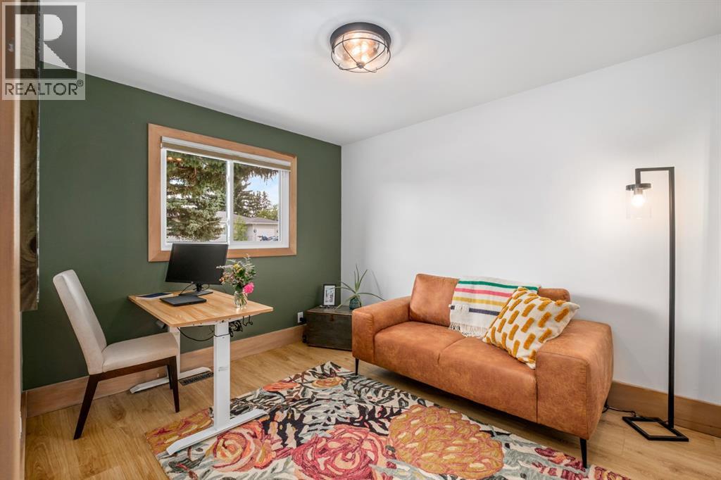 Single Family House 4 Level for Sale in  Vallance Crescent NW Varsity Calgary 