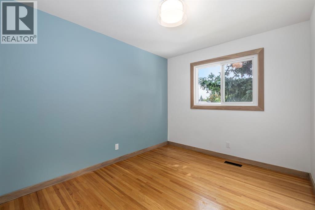 Single Family House 4 Level for Sale in  Vallance Crescent NW Varsity Calgary 