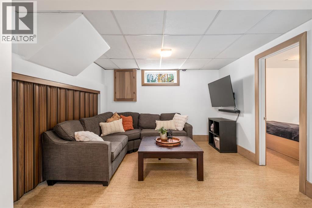 Single Family House 4 Level for Sale in  Vallance Crescent NW Varsity Calgary 