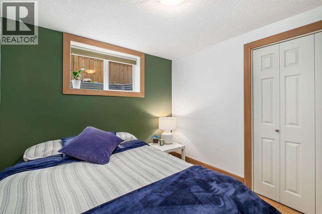 Single Family House 4 Level for Sale in  Vallance Crescent NW Varsity Calgary 