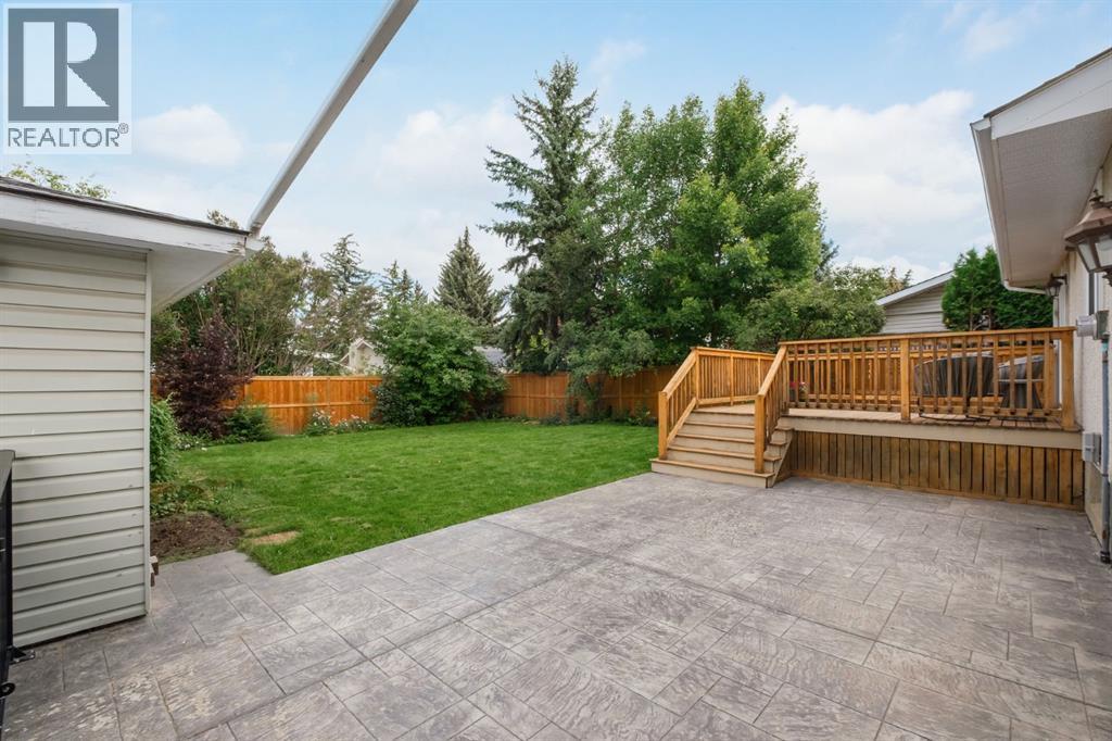 Single Family House 4 Level for Sale in  Vallance Crescent NW Varsity Calgary 