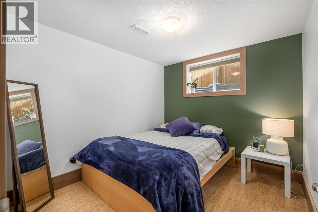 Single Family House 4 Level for Sale in  Vallance Crescent NW Varsity Calgary 