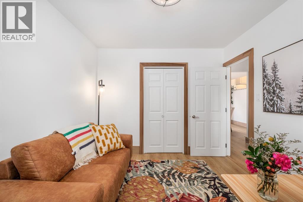 Single Family House 4 Level for Sale in  Vallance Crescent NW Varsity Calgary 