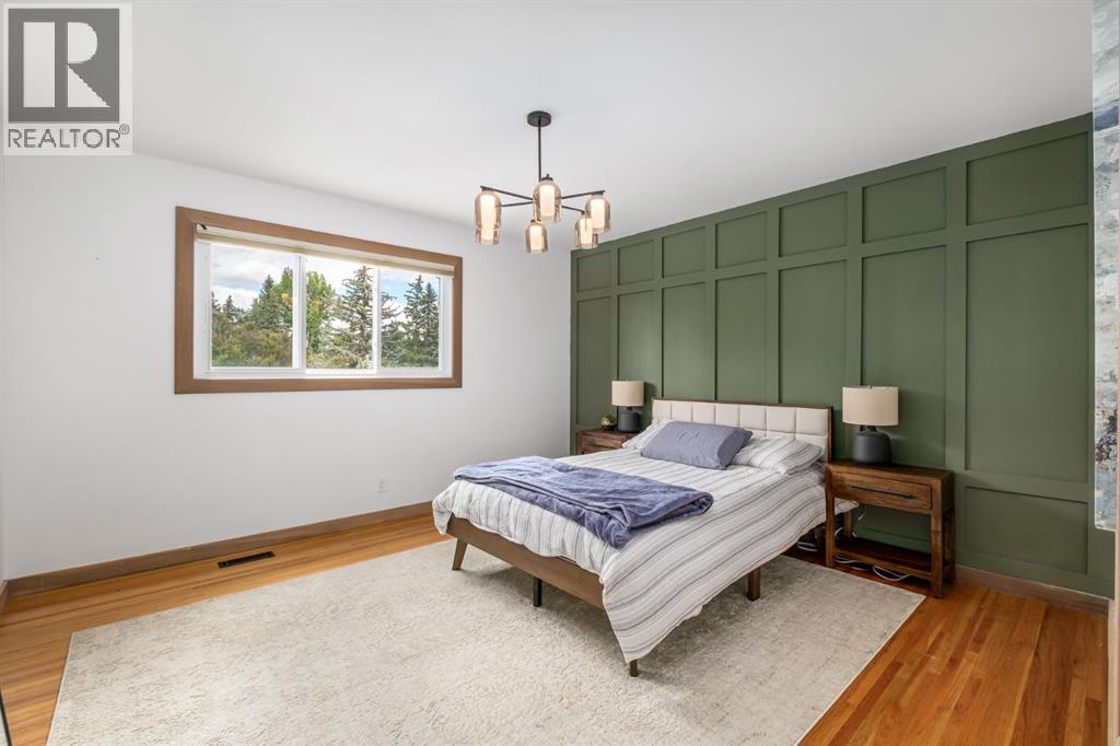 Single Family House 4 Level for Sale in  Vallance Crescent NW Varsity Calgary 