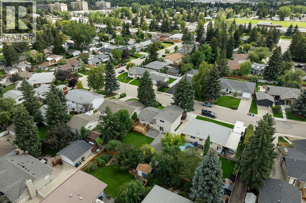 Single Family House 4 Level for Sale in  Vallance Crescent NW Varsity Calgary 