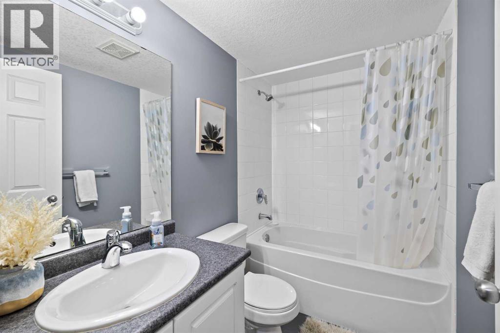 Single Family House for Sale in  Rocky Ridge Close NW Rocky Ridge Calgary 
