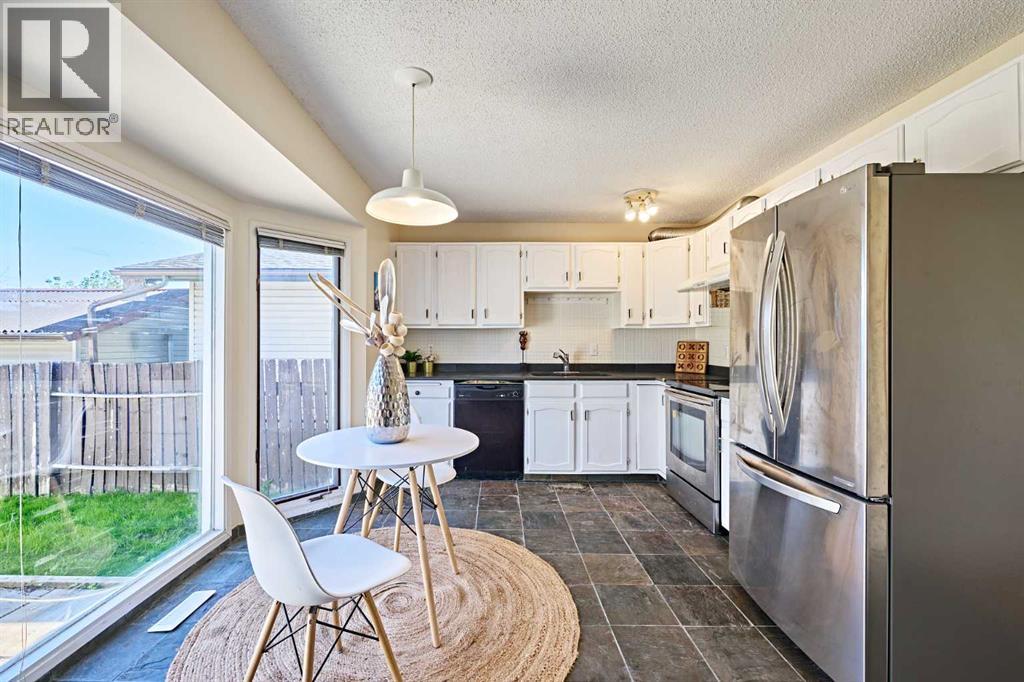 Single Family House for Sale in  Shawmeadows Crescent SW Shawnessy Calgary 