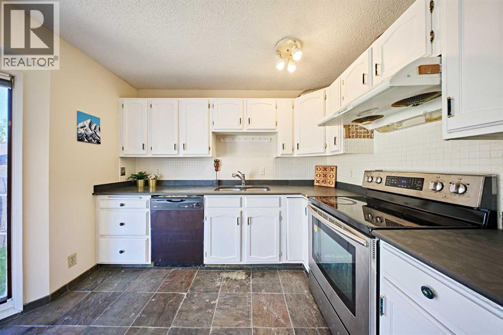 Single Family House for Sale in  Shawmeadows Crescent SW Shawnessy Calgary 