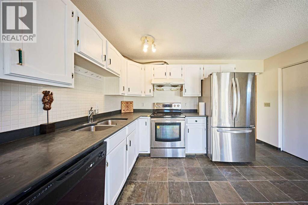 Single Family House for Sale in  Shawmeadows Crescent SW Shawnessy Calgary 
