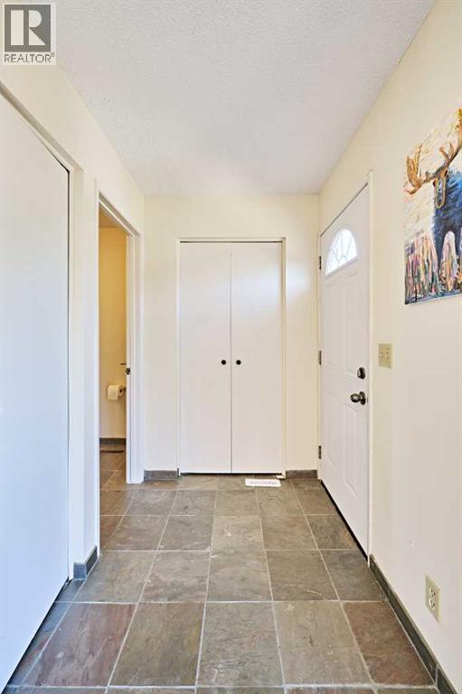 Single Family House for Sale in  Shawmeadows Crescent SW Shawnessy Calgary 
