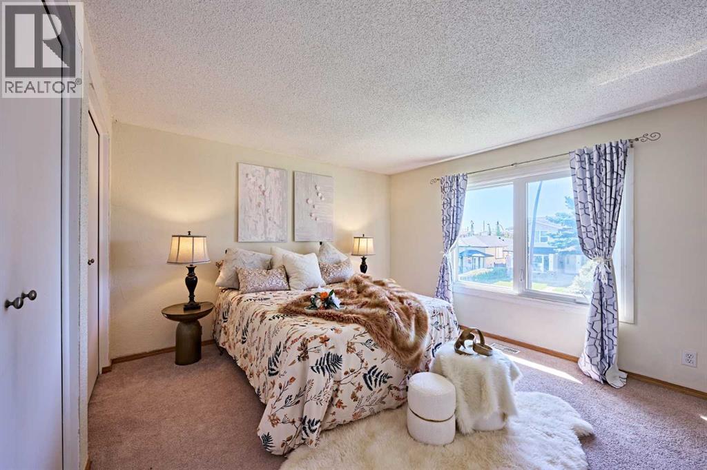 Single Family House for Sale in  Shawmeadows Crescent SW Shawnessy Calgary 