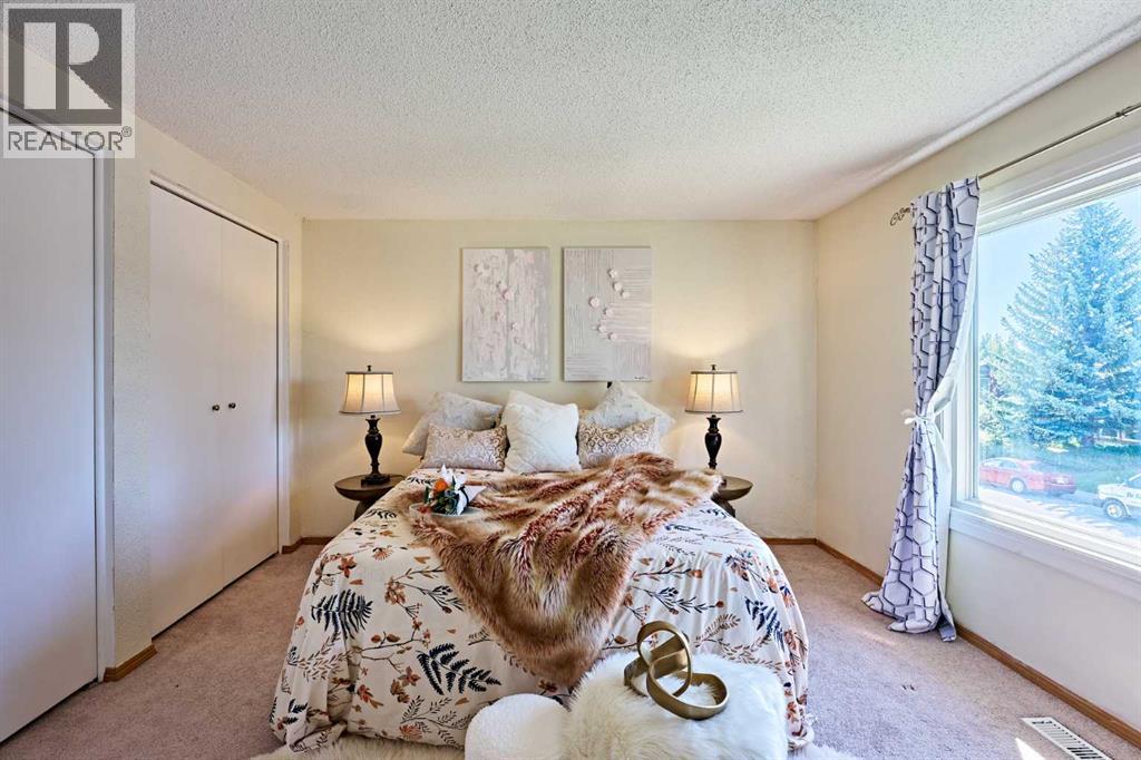 Single Family House for Sale in  Shawmeadows Crescent SW Shawnessy Calgary 