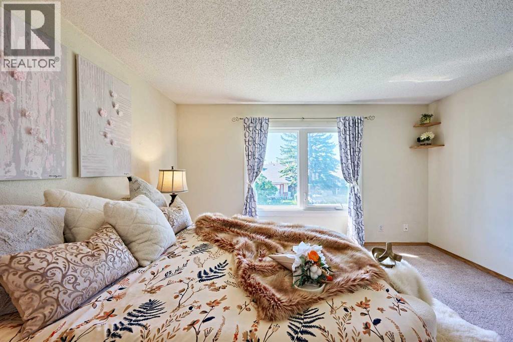 Single Family House for Sale in  Shawmeadows Crescent SW Shawnessy Calgary 