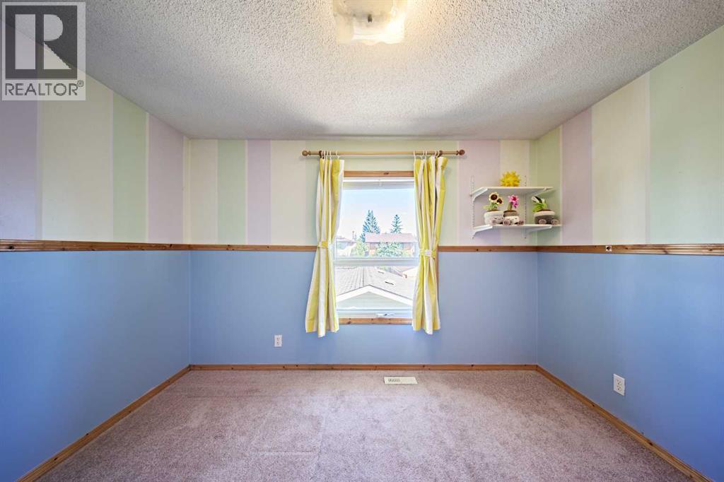 Single Family House for Sale in  Shawmeadows Crescent SW Shawnessy Calgary 