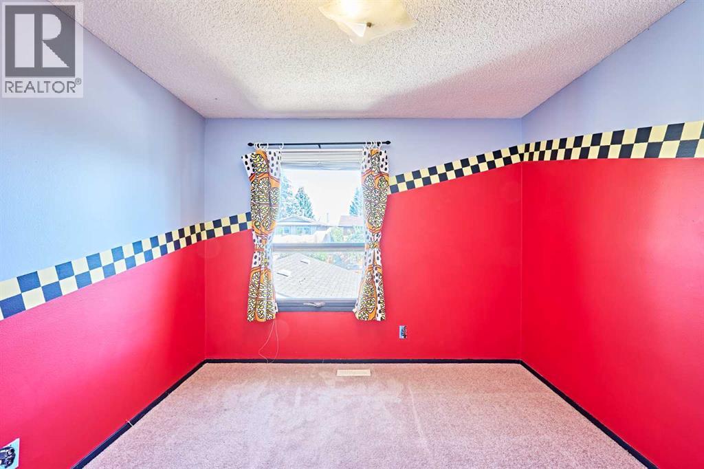 Single Family House for Sale in  Shawmeadows Crescent SW Shawnessy Calgary 