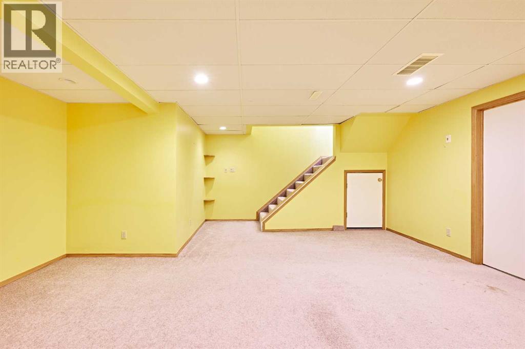 Single Family House for Sale in  Shawmeadows Crescent SW Shawnessy Calgary 