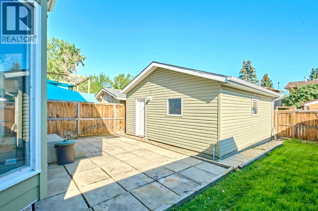Single Family House for Sale in  Shawmeadows Crescent SW Shawnessy Calgary 