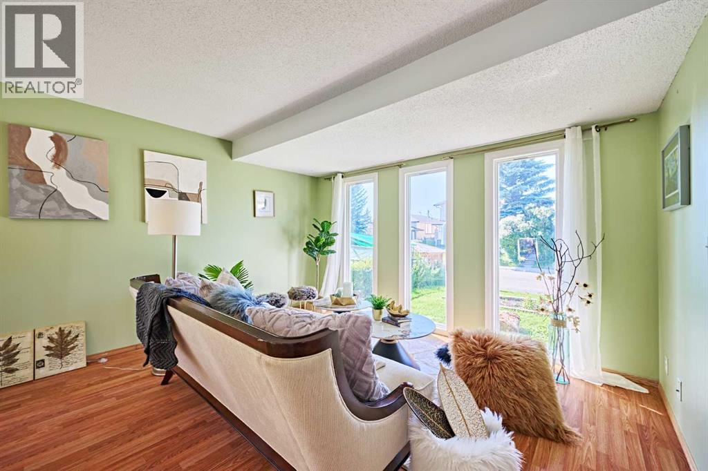 Single Family House for Sale in  Shawmeadows Crescent SW Shawnessy Calgary 