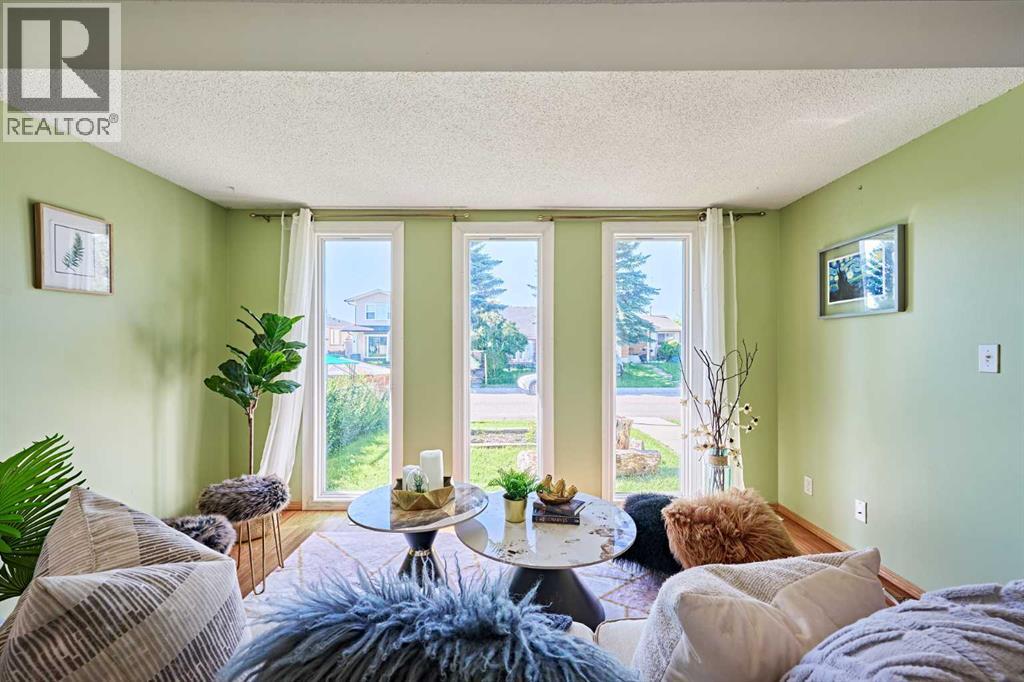 Single Family House for Sale in  Shawmeadows Crescent SW Shawnessy Calgary 