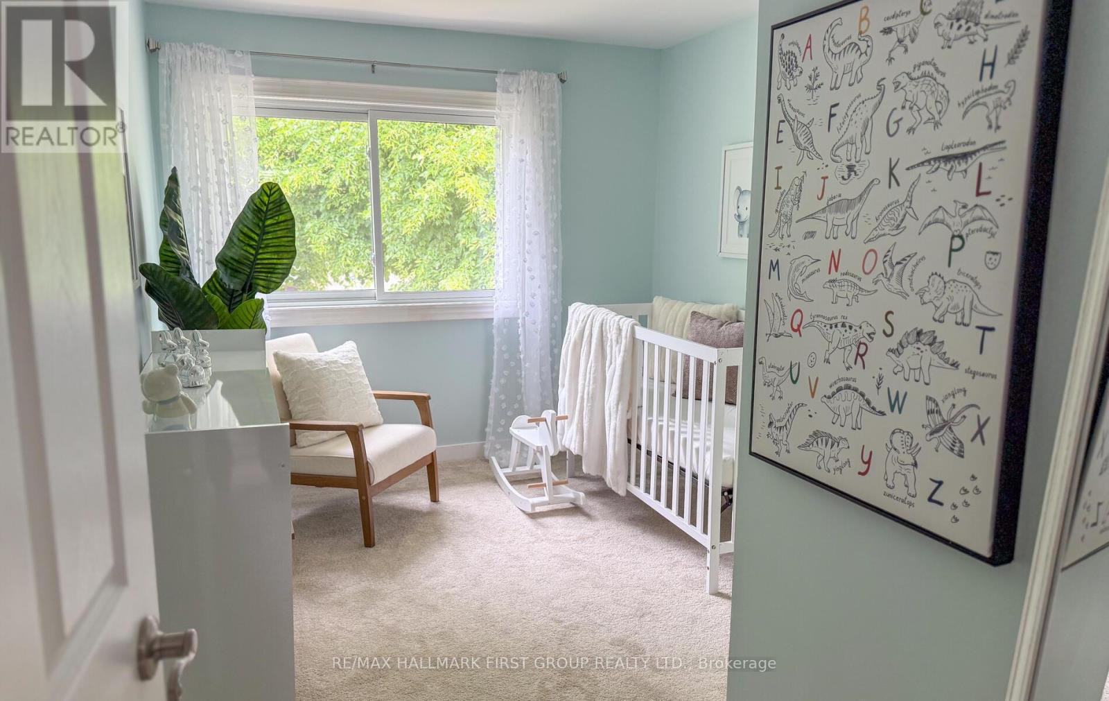 Photo 17 of 31 Michael Boulevard, Whitby ON