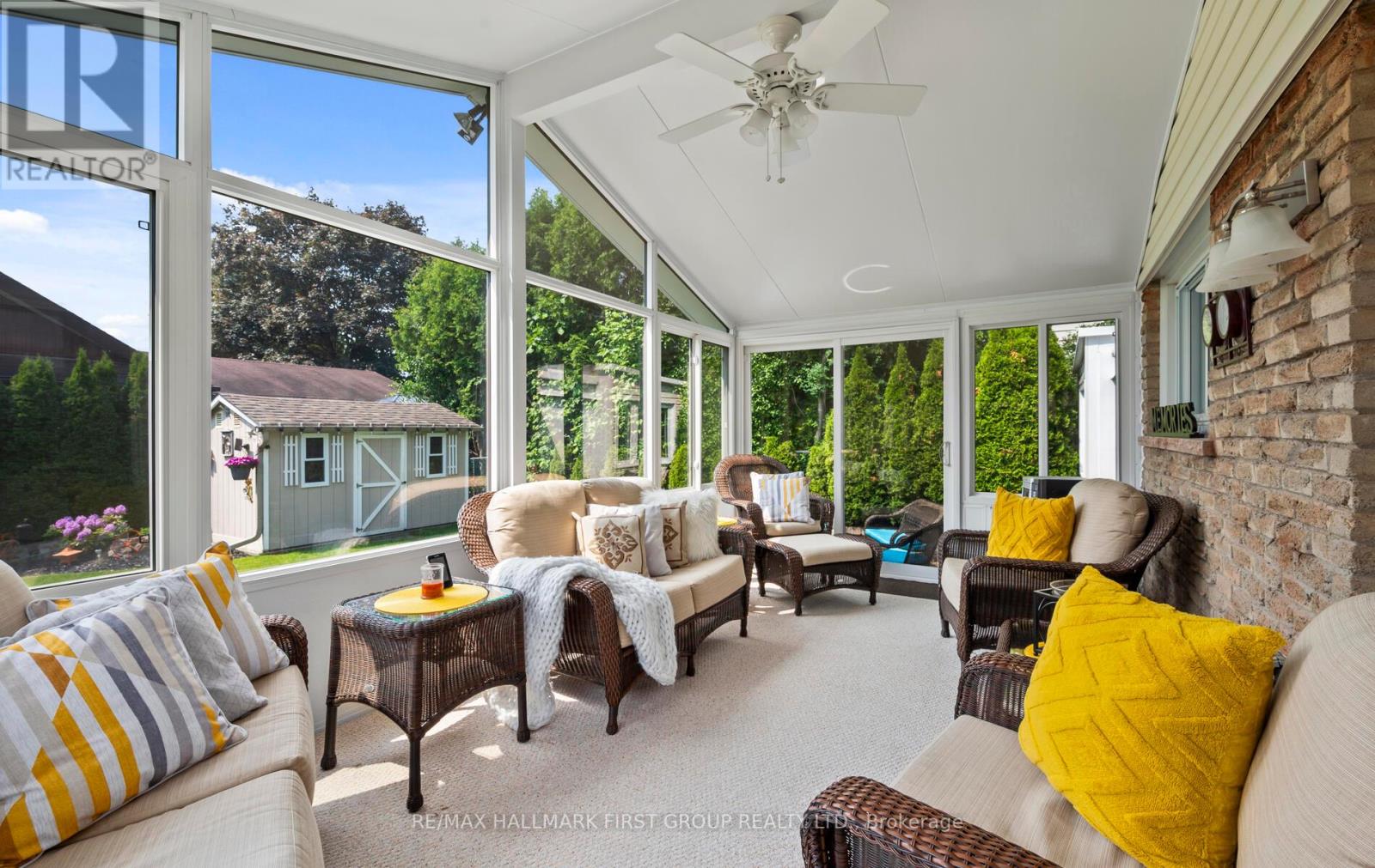 Photo 15 of 31 Michael Boulevard, Whitby ON