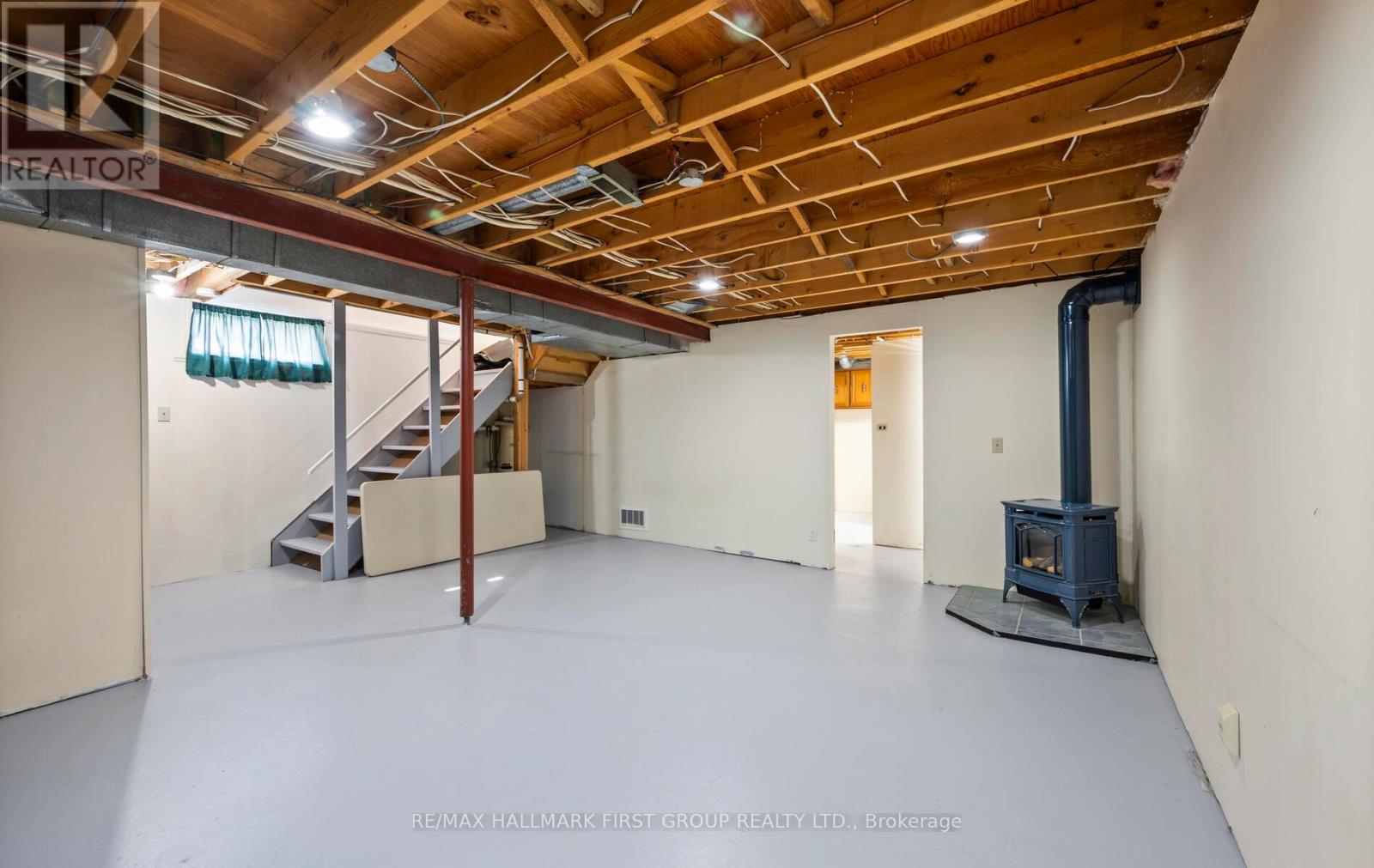 Photo 5 of 31 Michael Boulevard, Whitby ON