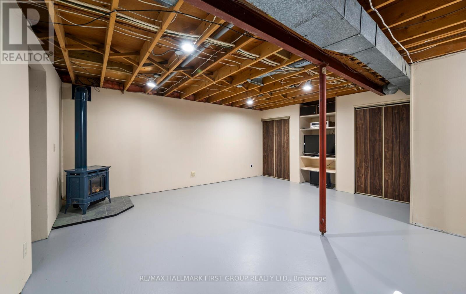 Photo 10 of 31 Michael Boulevard, Whitby ON