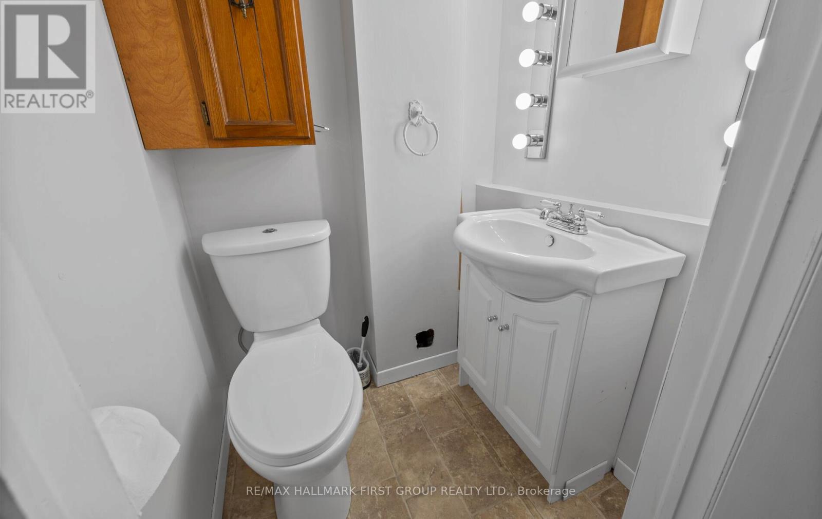 Photo 3 of 31 Michael Boulevard, Whitby ON