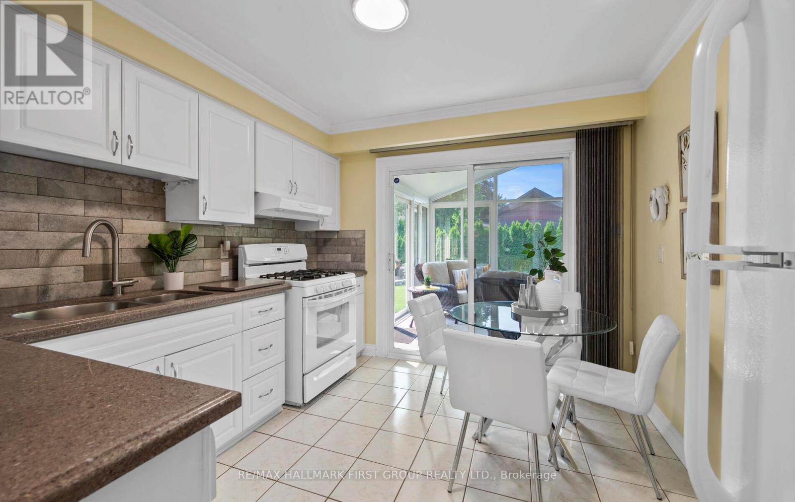 Photo 27 of 31 Michael Boulevard, Whitby ON