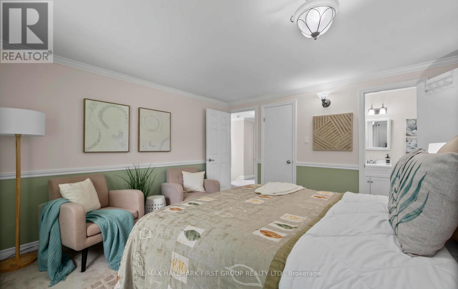 Photo 25 of 31 Michael Boulevard, Whitby ON