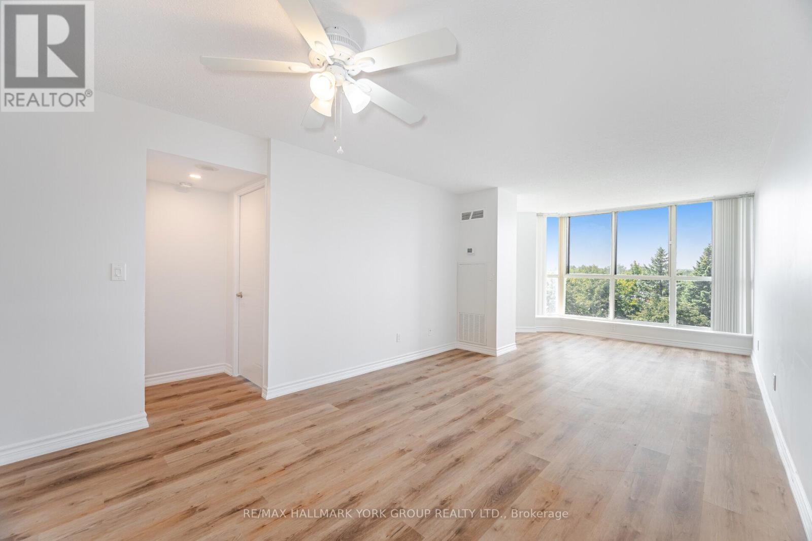 Photo 2 of 508 100 Observatory Lane, Richmond Hill ON