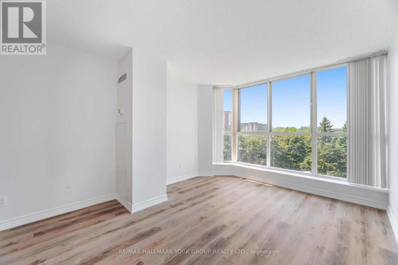 Photo 10 of 508 100 Observatory Lane, Richmond Hill ON
