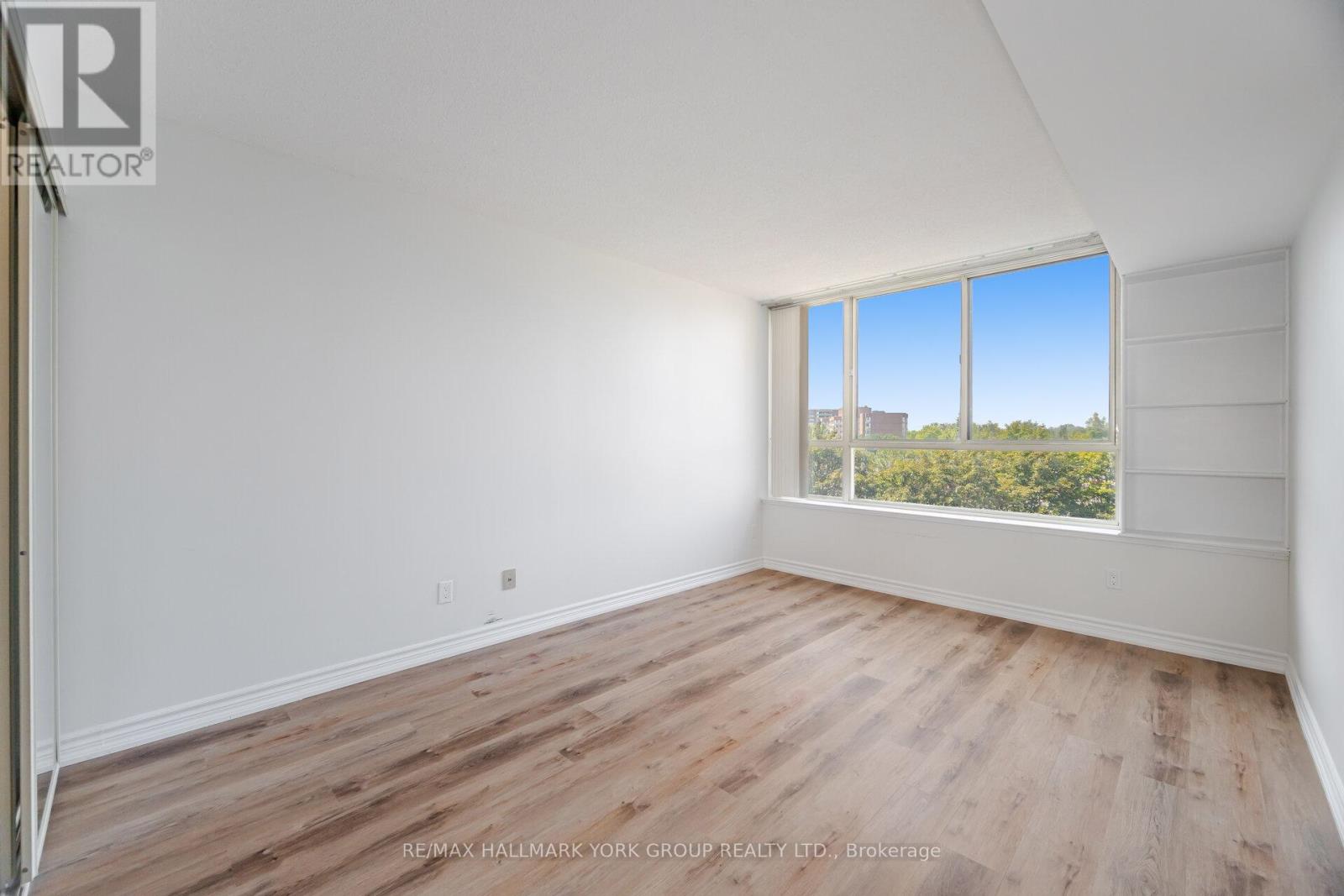Photo 11 of 508 100 Observatory Lane, Richmond Hill ON
