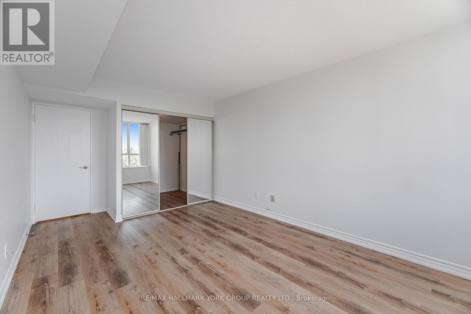 Photo 9 of 508 100 Observatory Lane, Richmond Hill ON