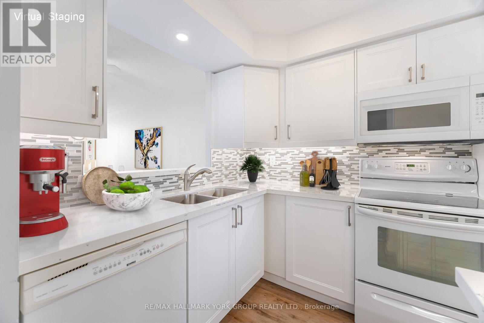 Photo 24 of 508 100 Observatory Lane, Richmond Hill ON