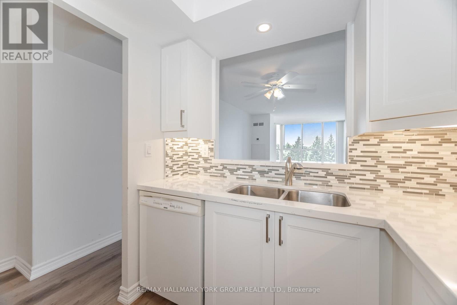 Photo 17 of 508 100 Observatory Lane, Richmond Hill ON