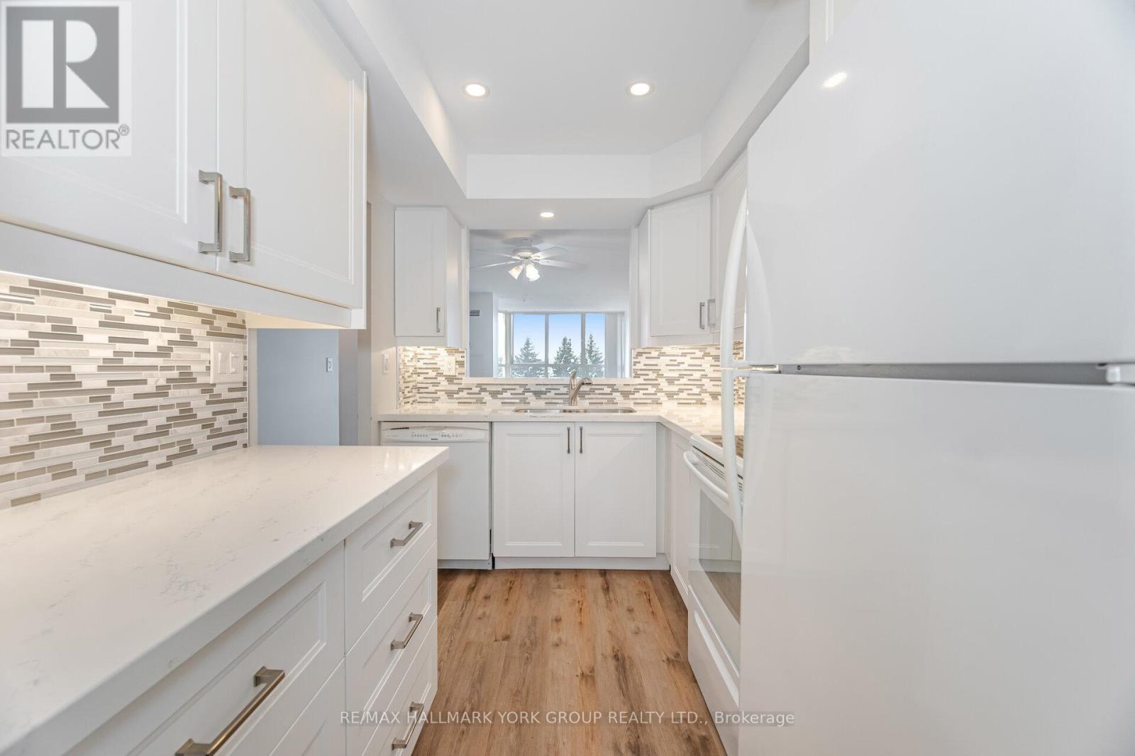 Photo 23 of 508 100 Observatory Lane, Richmond Hill ON