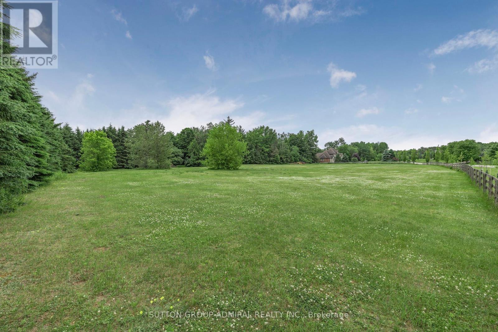 Photo 41 of 120 Lake Woods Drive, Whitchurchstouffville ON