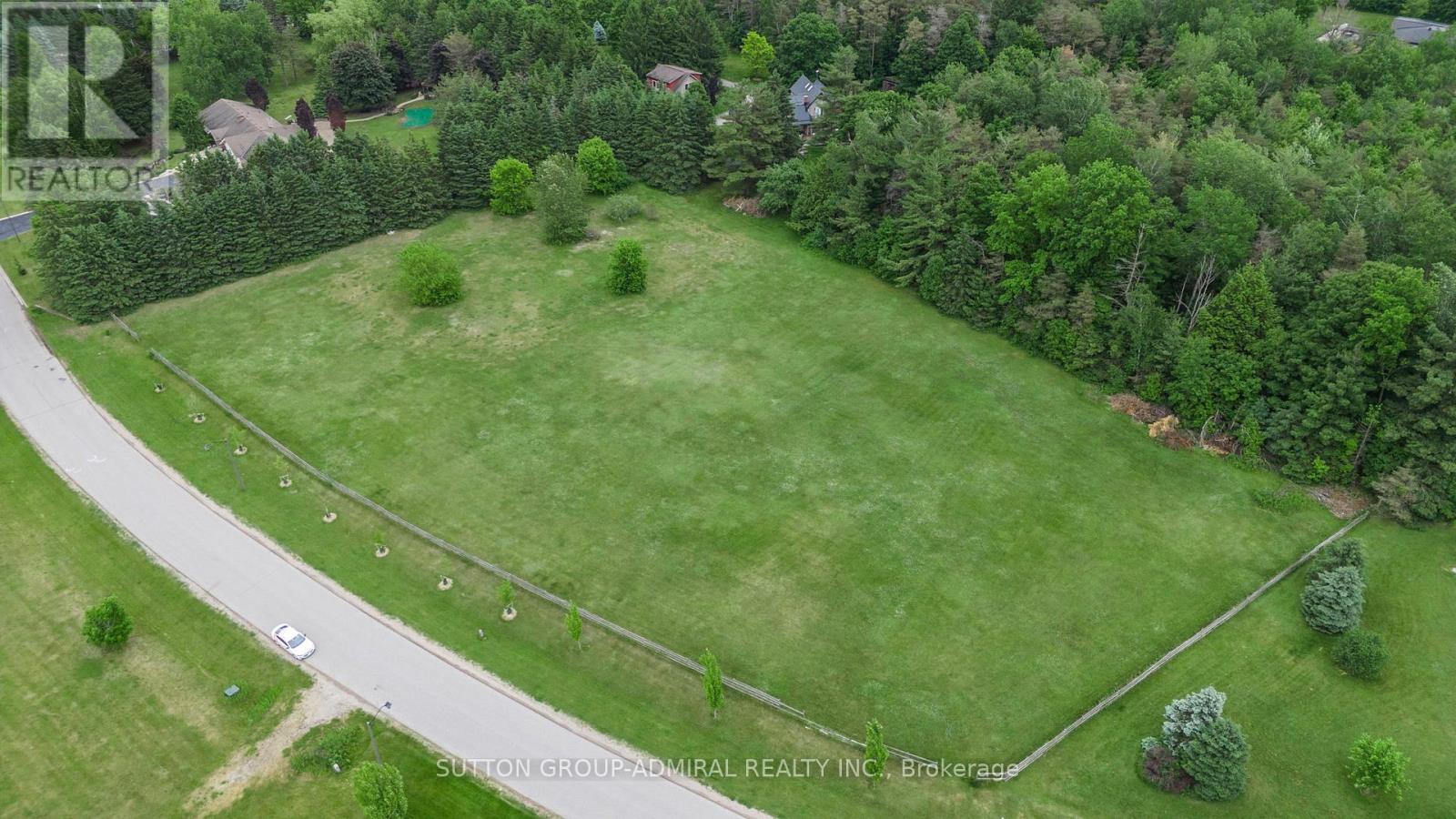Photo 7 of 120 Lake Woods Drive, Whitchurchstouffville ON