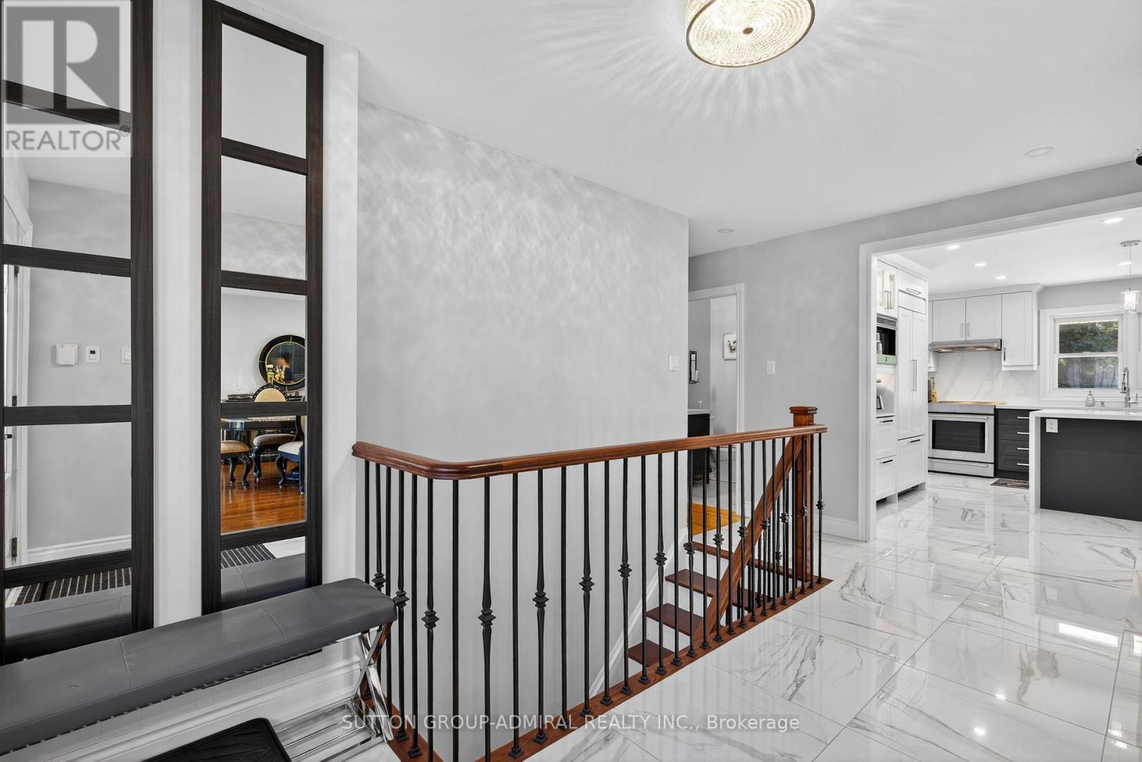 Photo 2 of 120 Lake Woods Drive, Whitchurchstouffville ON
