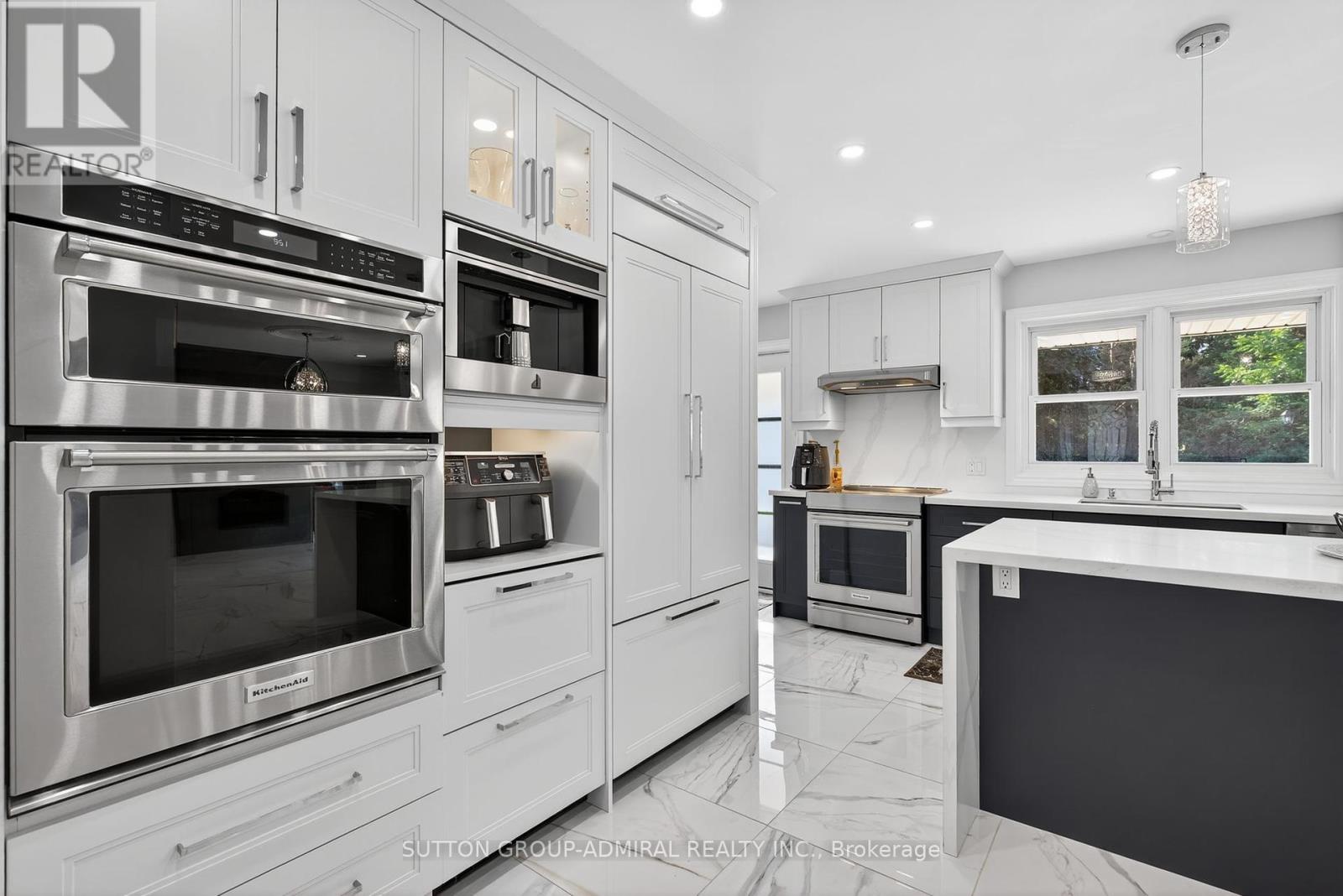 Photo 6 of 120 Lake Woods Drive, Whitchurchstouffville ON