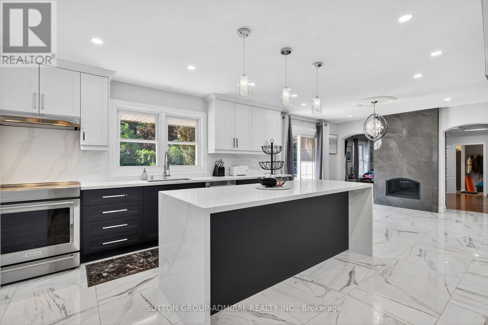 Photo 43 of 120 Lake Woods Drive, Whitchurchstouffville ON