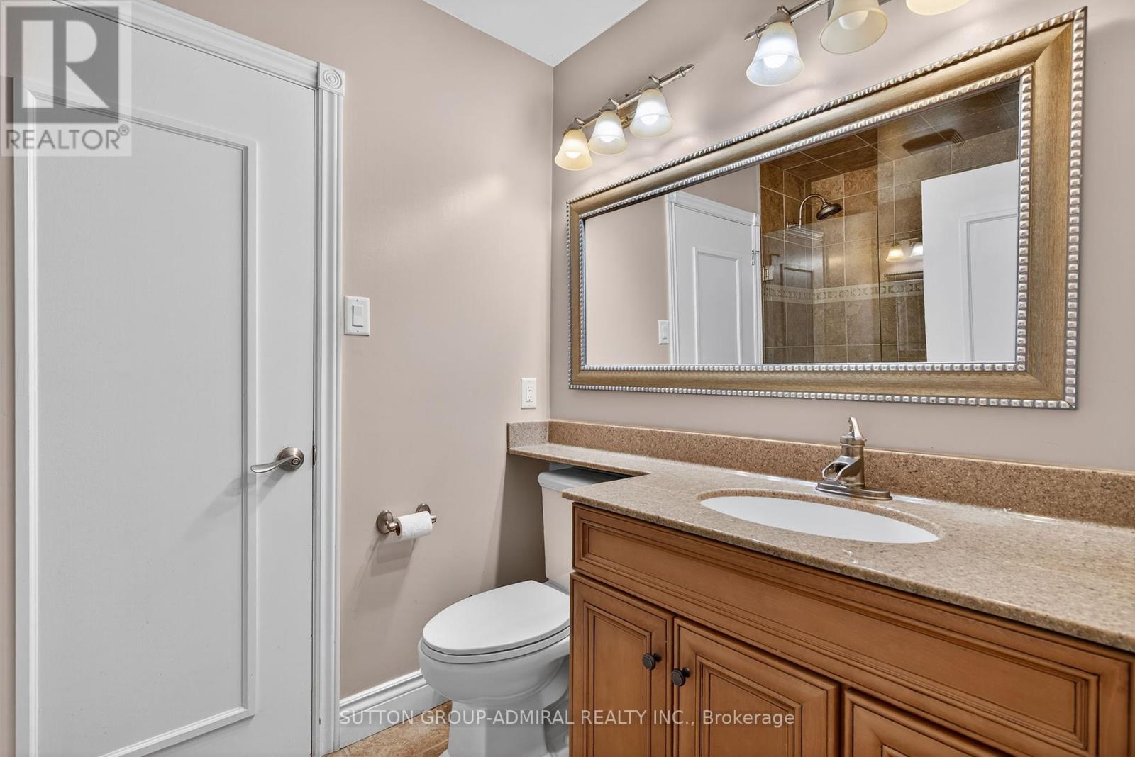 Photo 37 of 120 Lake Woods Drive, Whitchurchstouffville ON